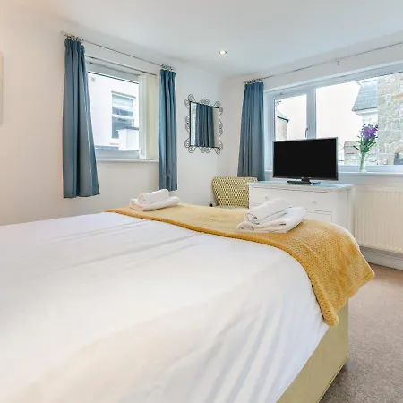 2 Trevail A Apartment
