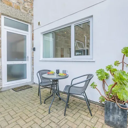 2 Trevail A * St Ives (Cornwall)